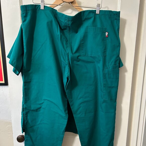 Teal Scrubs - Picture 5 of 6